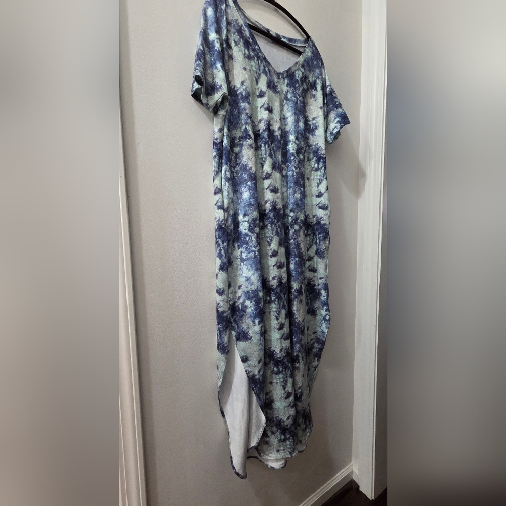 Elegant Blue Tie-Dye Maxi Dress
